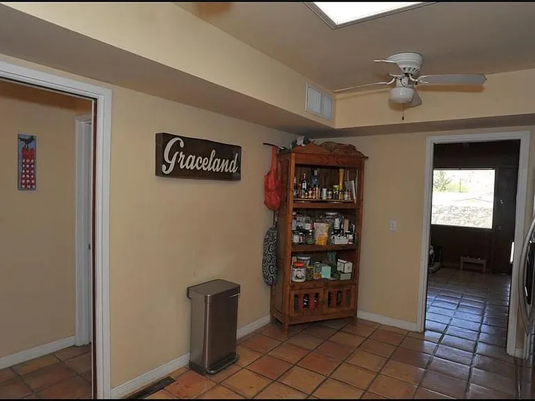 4233 Hampshire Ln — Photo 4