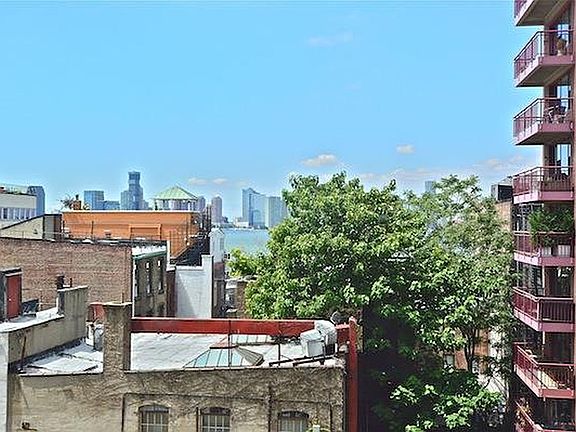 3rd image of 165 Christopher St APT 5