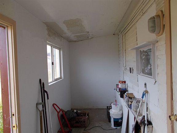 5th image of 1102-1102 Burtschell St