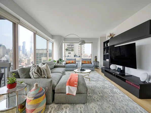 200 East 69th Street image 3 of 15