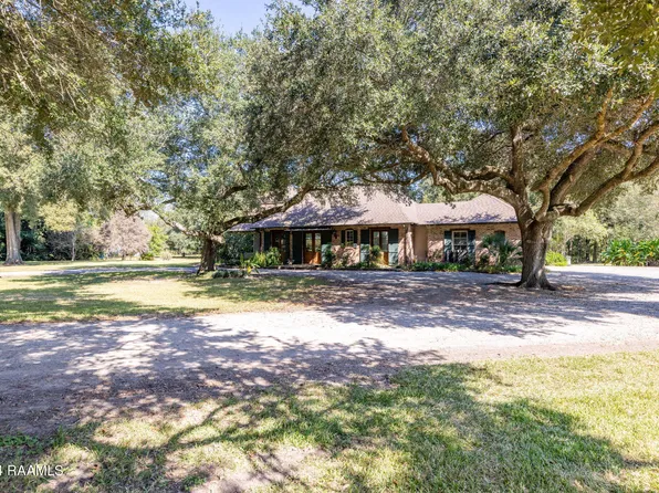 6407 E Old Spanish Trl, Jeanerette, LA 70544
