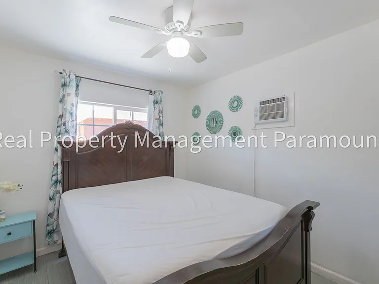 1362 E 61st Street — Photo 9