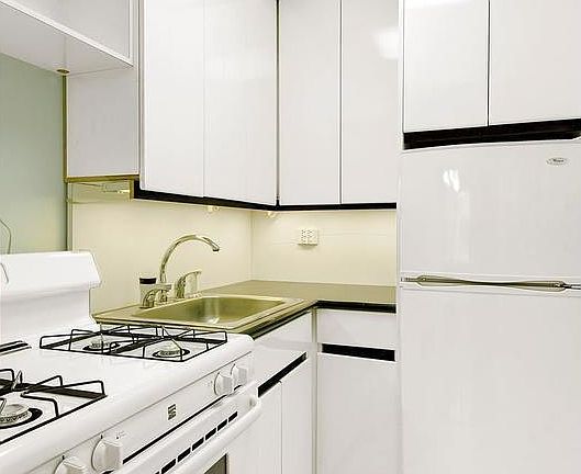 4th image of 11949 Union Tpke APT 4F