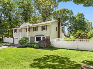 4 Lt John Olsen Ln, Saint James, NY 11780