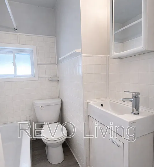 49 Berryman Ave #AVE4 — Photo 4