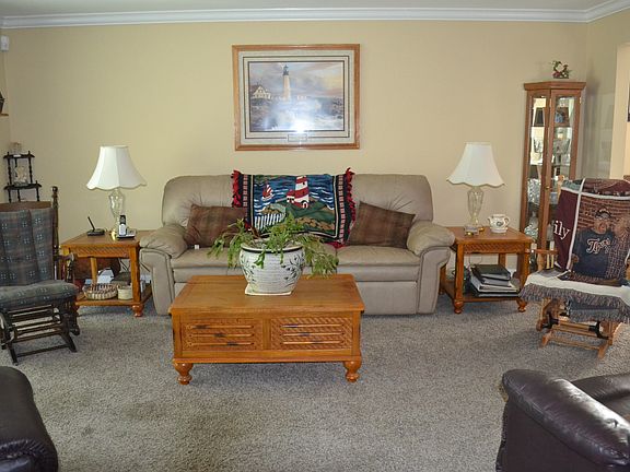 3rd image of 1809 Manor Ct