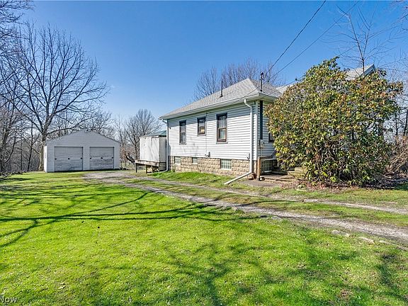 4th image of 3362 Main St