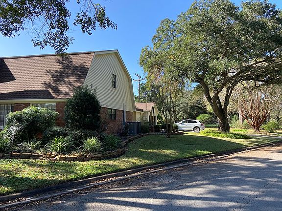 3rd image of 3400 Briar Ln