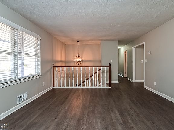 4th image of 2330 Cedar Mill Dr
