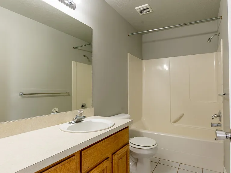 537 N 400 W — Photo 6