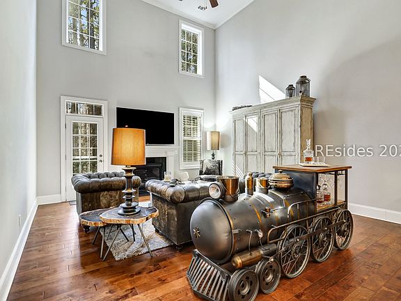 2nd image of 27 Paxton Cir