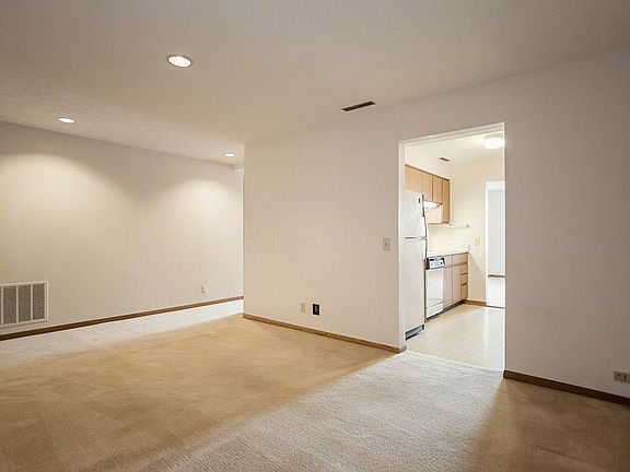 5th image of 208 E 5th St APT 2C