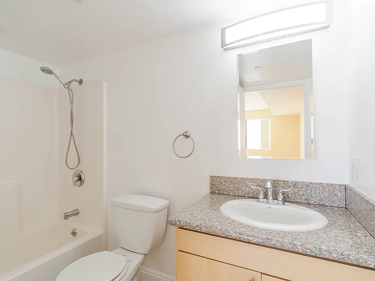 1466 Tamarind Ave #101 — Photo 12