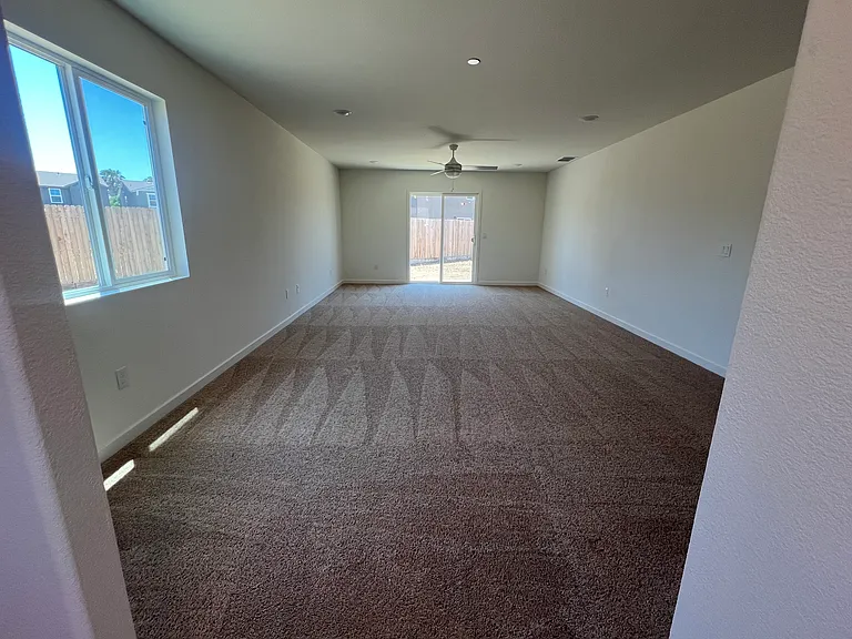 Yandris Ct — Photo 2