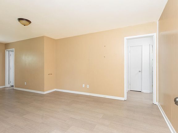 5th image of 6318 Stockton Dr