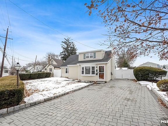 3rd image of 254 W Spring Valley Ave