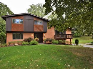 9338 Tanbark Dr, Pittsburgh, PA 15237