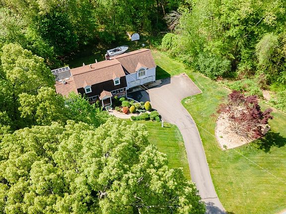 2nd image of 190 Wyndridge Cir