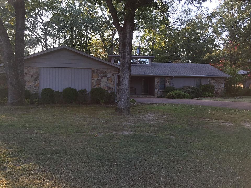 1st image of 490 College Heights Dr