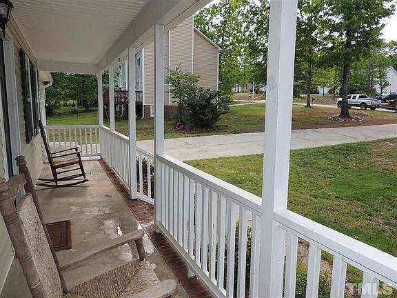 3rd image of 454 Kingsbrook Cir