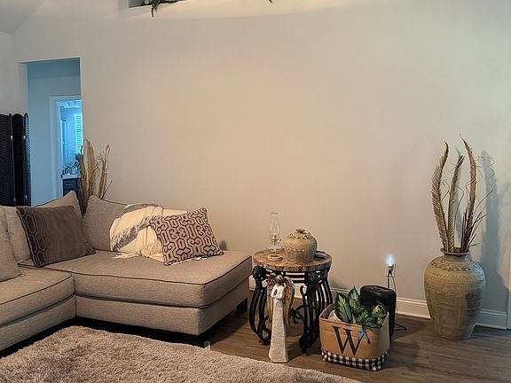3rd image of 330 Surrey Ct