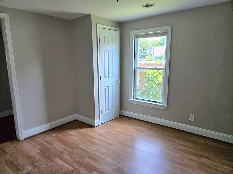 805 Eastern Ave — Photo 10