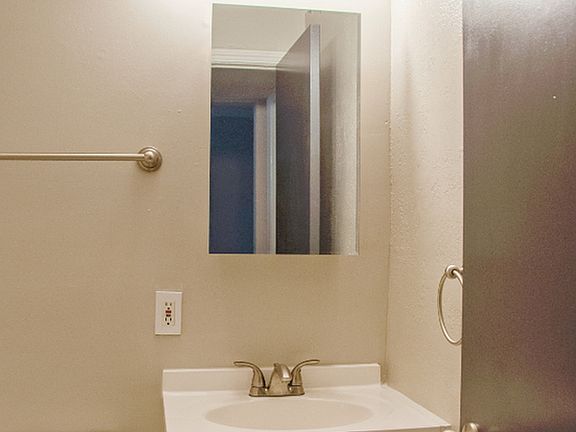 5th image of 657 John Wesley Dobbs Ave NE APT 03