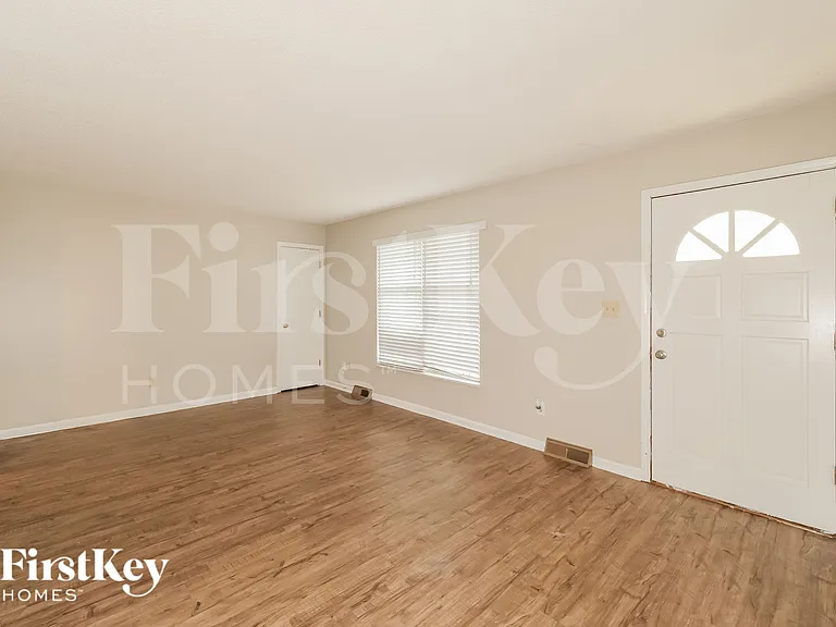 128 N 1st St — Photo 3