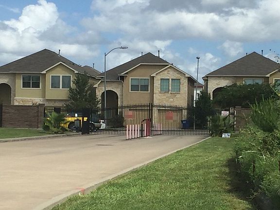 3rd image of 7907 Ashford Trace Dr