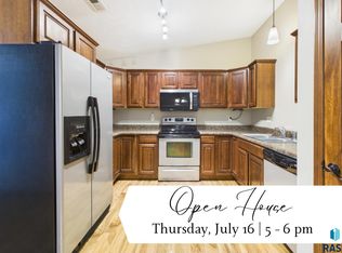 2204 S Mary Beth Ave, Sioux Falls, SD 57106