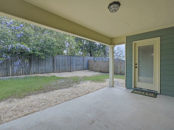 3rd image of 4 Hickory Heights Dr