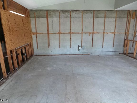 5th image of 6366 Royal Woods Dr