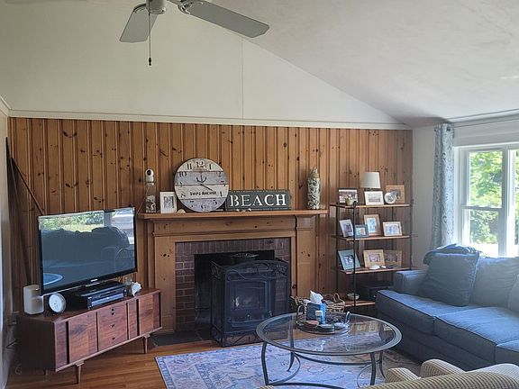 4th image of 32 Chadwick Avenue