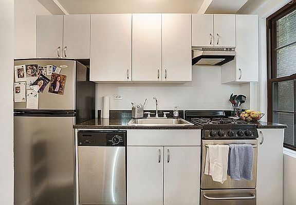 2nd image of 80 Cranberry St #1L