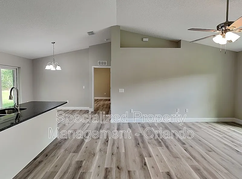 3 bed, 2.0 bath, 1438 sqft, $1,699 — Photo 3
