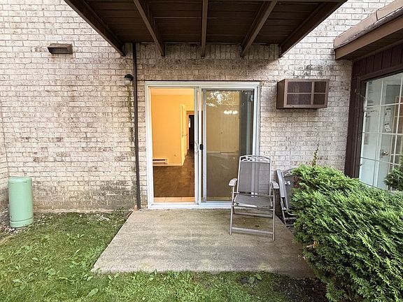 5th image of 462 E Osage Ln APT 1A