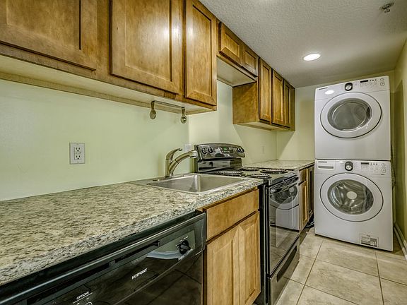 4th image of 405 Lower 8th Ave S APT C