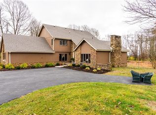 2765 W Carr Hill Rd, Columbus, IN 47201