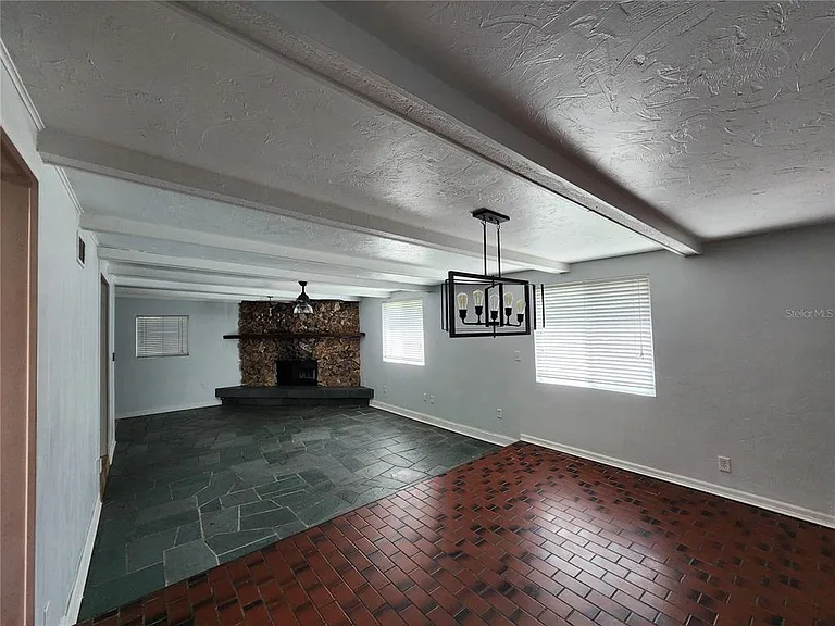 1014 NE 10th Pl — Photo 25
