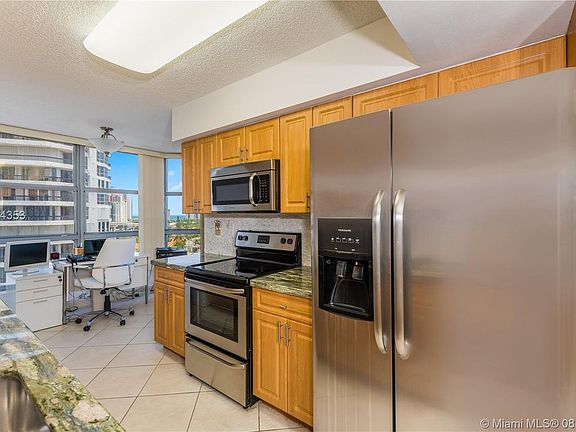 4th image of 19101 NE 36th Ct APT 1008