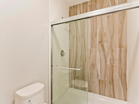5th image of 2737 N Ashland Ave #2N