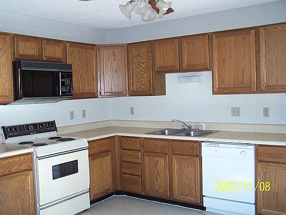3rd image of 11 Cherry Tree Ln