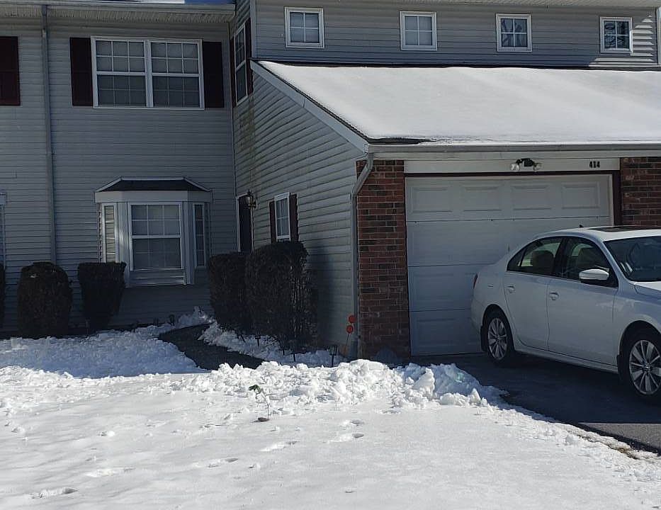 1st image of 414 Heritage Ln