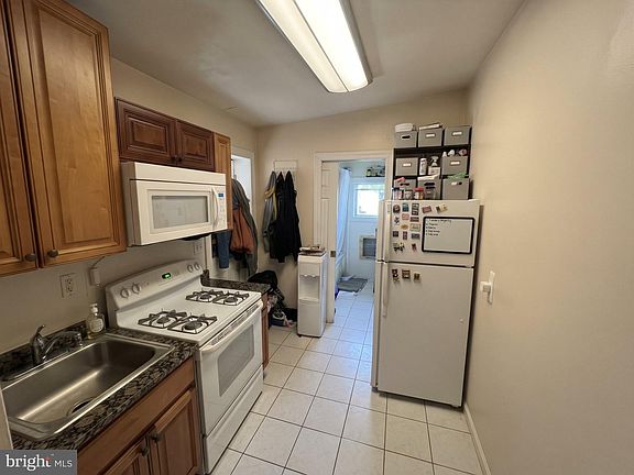 5th image of 610 Green St