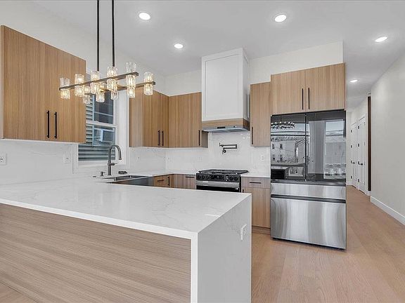 4th image of 206 Clendenny Ave Unit 1