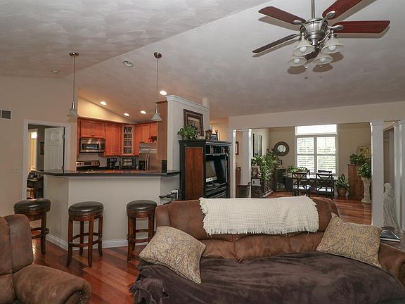 5th image of 21161 Bellemeade Dr