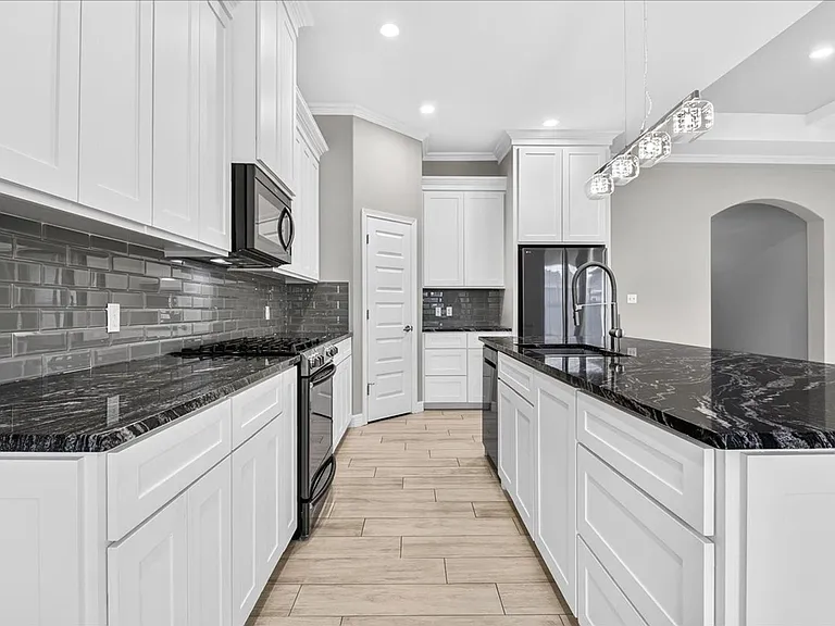 6718 Stuyvesant Ct — Photo 13