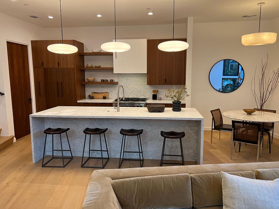 1st image of 2615 Marathon St
