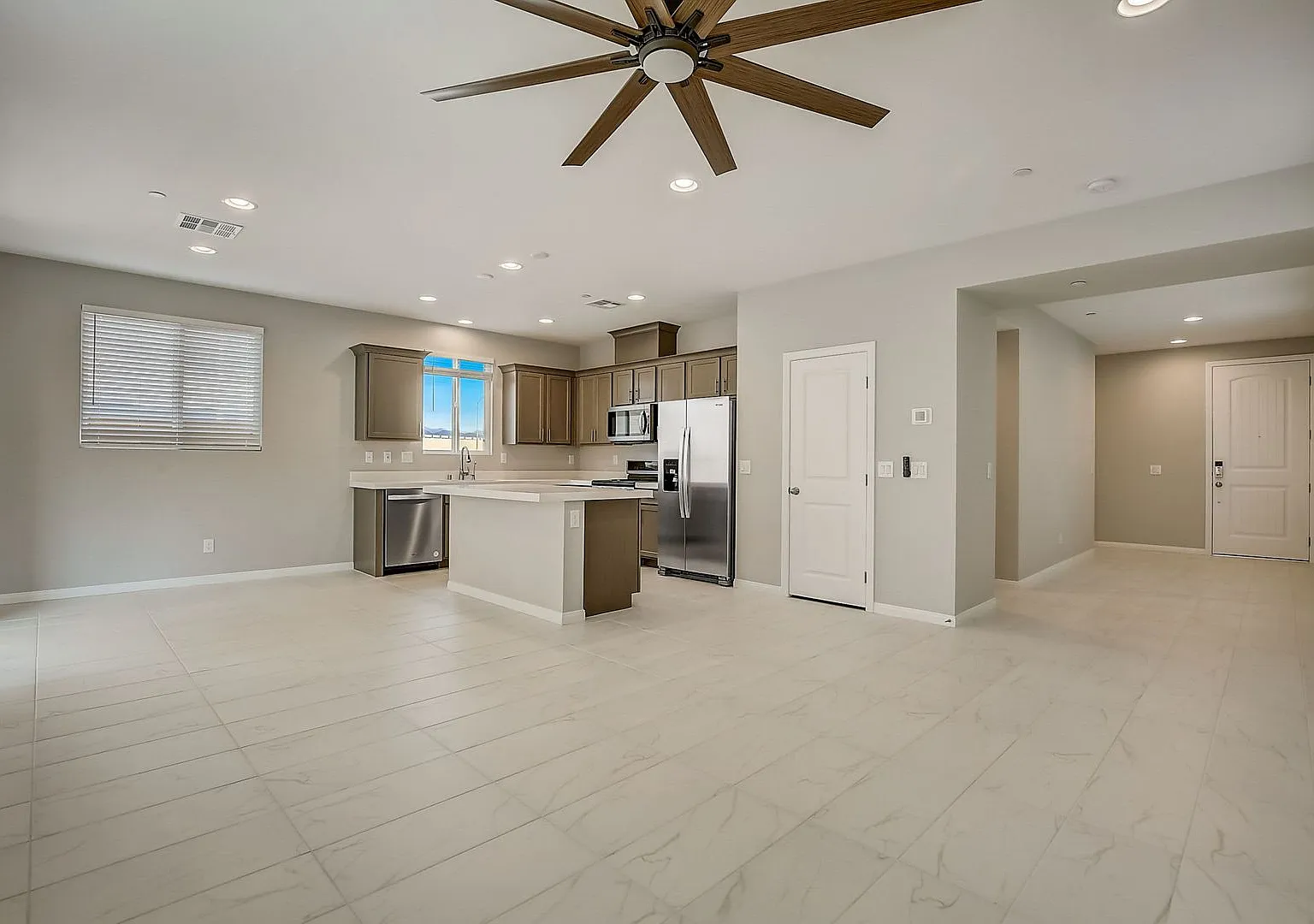 Beautiful 2 story Home in Skye Canyon — Photo 3