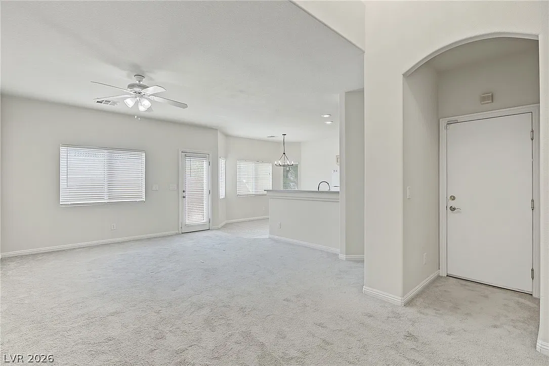 3 bed, 2.5 bath, 1581 sqft, $1,987 — Photo 3